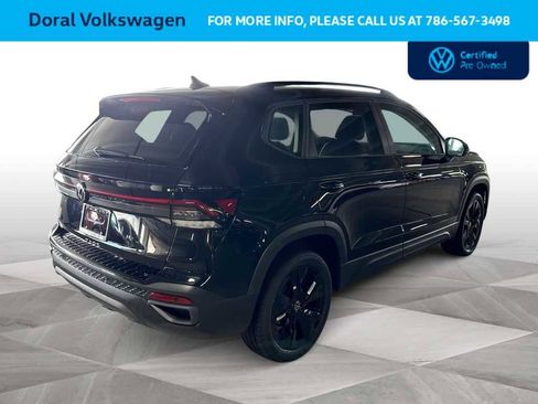 Used 2025 Volkswagen Taos SE FWD image 8
