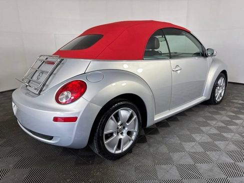 Used 2009 Volkswagen Beetle Blush FWD image 3