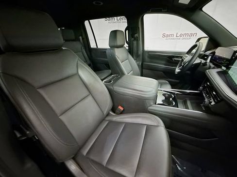 Used 2025 Chevrolet Suburban LT RWD image 31