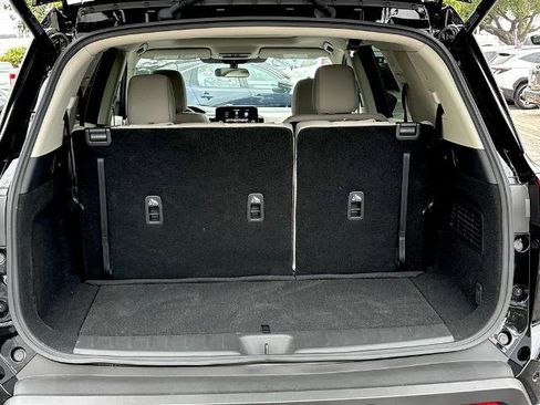 Certified 2024 Nissan Pathfinder SV w/ SV Premium Package FWD image 27