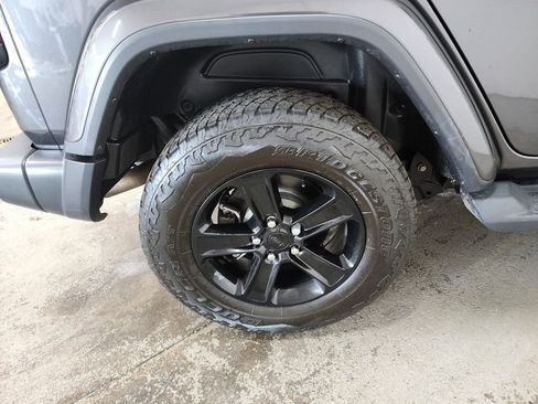 Used 2021 Jeep Wrangler Unlimited Sahara AWD/4WD image 36
