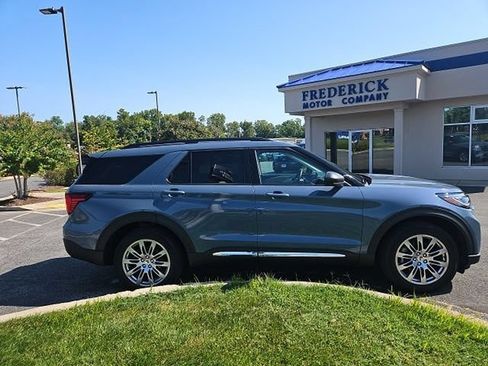 Used 2025 Ford Explorer Active w/ Active Comfort Package AWD/4WD image 3