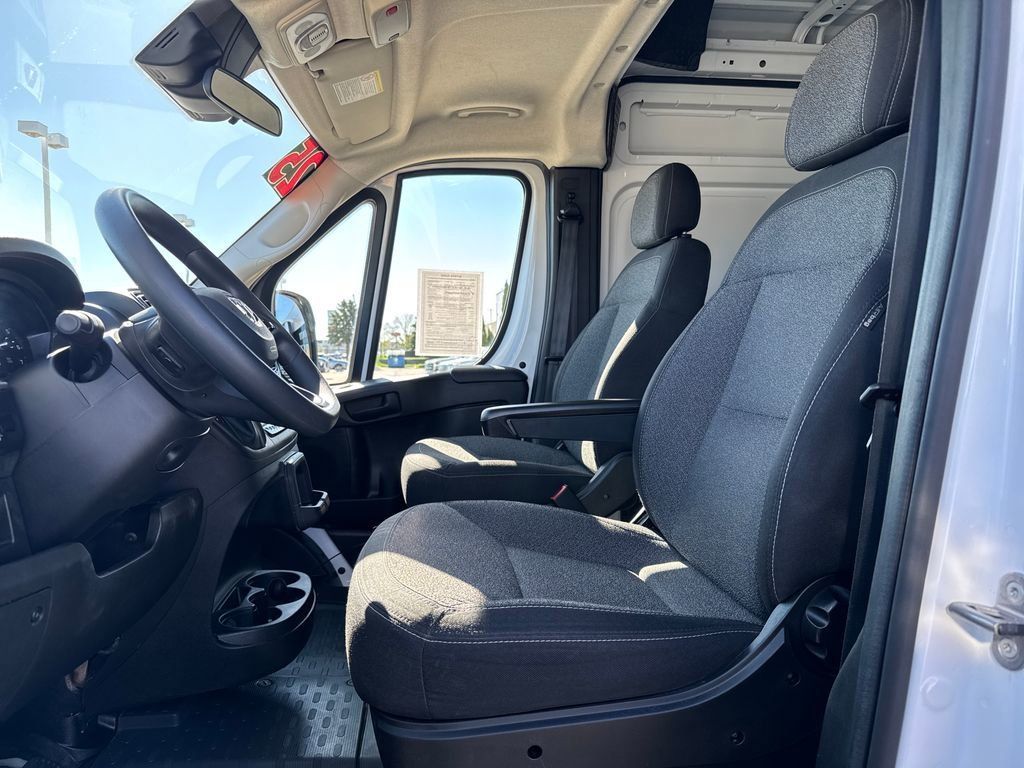 Used 2025 RAM ProMaster 2500 FWD image 12