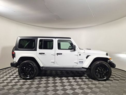 Used 2022 Jeep Wrangler Unlimited Sahara w/ Cold Weather Group AWD/4WD image 6