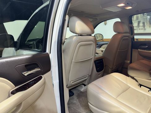 Used 2014 GMC Yukon Denali RWD image 24