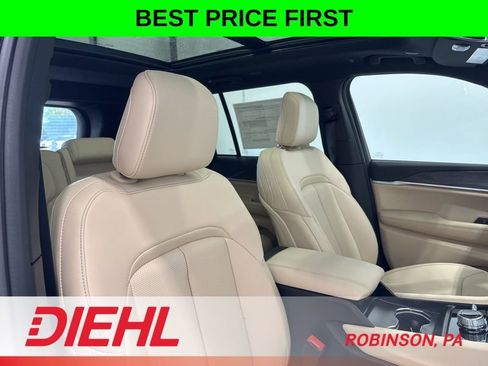 New 2026 Jeep Grand Cherokee Limited w/ Luxury Tech Group II AWD/4WD image 14