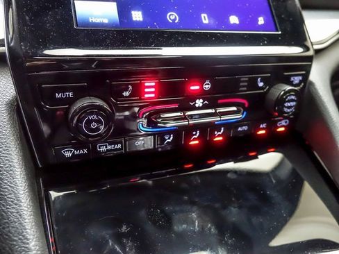 Used 2023 Jeep Grand Cherokee L Laredo image 23