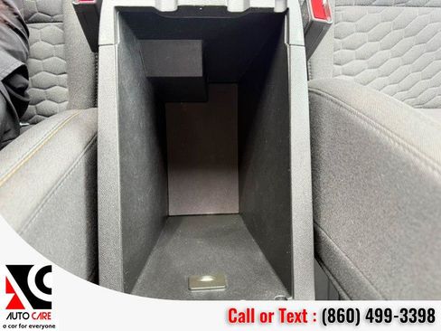 Used 2019 Chevrolet Equinox LT FWD image 24