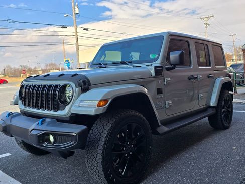 Used 2024 Jeep Wrangler Unlimited Sahara image 5