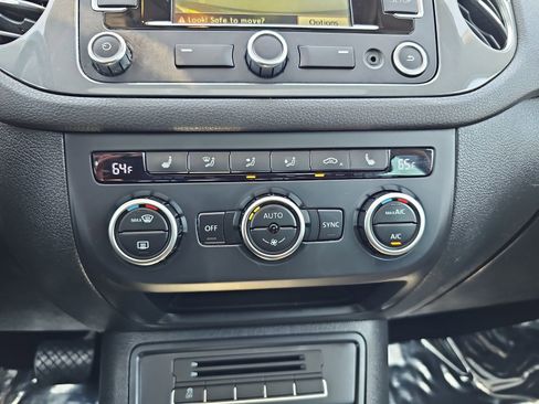 Used 2014 Volkswagen Tiguan SEL FWD image 22