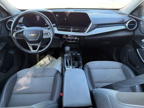 Used 2024 Chevrolet Trax LT w/ Driver Confidence Package FWD image 9