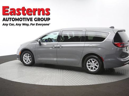 Used 2023 Chrysler Pacifica Touring-L FWD image 62