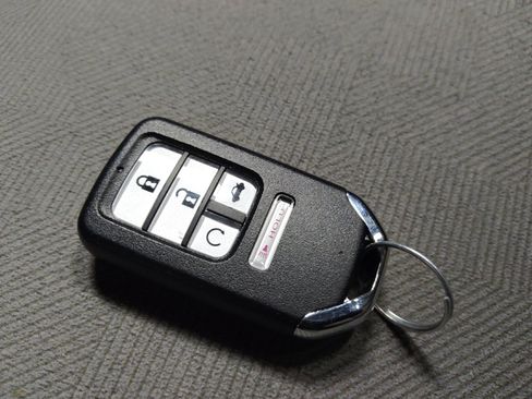 Used 2021 Honda Pilot EX image 32