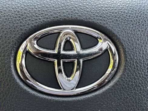 Used 2023 Toyota Highlander XLE AWD/4WD image 33