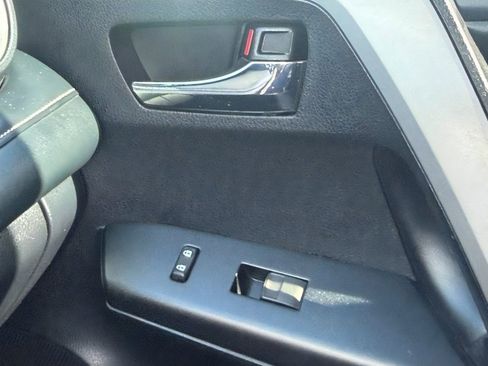 Used 2018 Toyota RAV4 XLE w/ Protection Package FWD image 30
