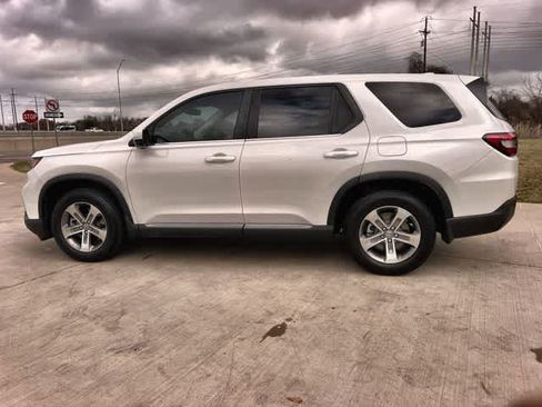 Used 2023 Honda Pilot EX-L image 4