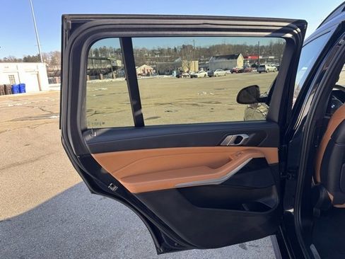 Used 2023 BMW X7 xDrive40i w/ M Sport Package image 25
