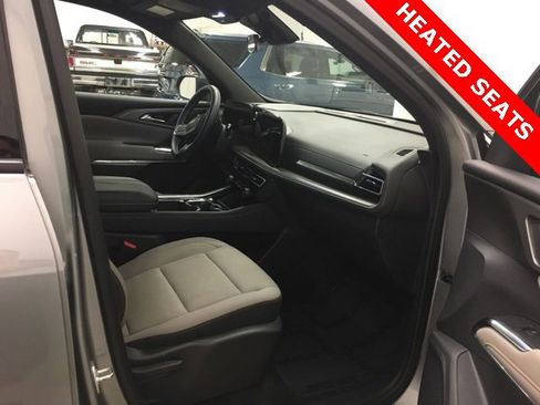 Used 2025 Chevrolet Traverse LT image 14