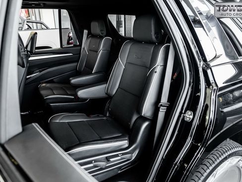 Used 2025 Cadillac Escalade Premium Luxury AWD/4WD image 38