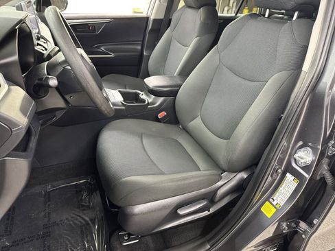 Used 2025 Toyota RAV4 LE AWD/4WD image 25