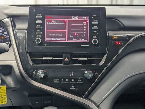 Used 2024 Toyota Camry SE image 12