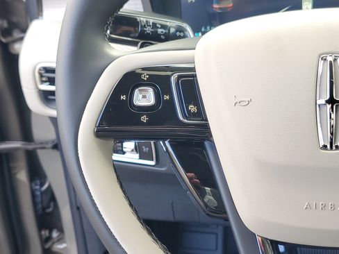 New 2026 Lincoln Corsair Premiere image 17