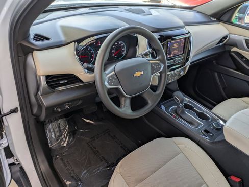 Used 2023 Chevrolet Traverse LS FWD image 12