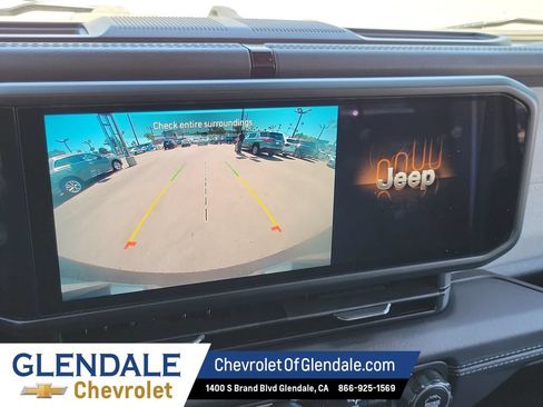 Used 2025 Jeep Wrangler Unlimited Sahara AWD/4WD image 27