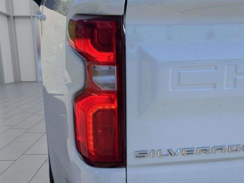 Used 2023 Chevrolet Silverado 1500 RST AWD/4WD image 10