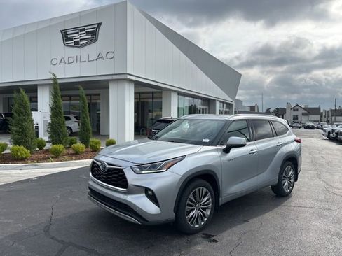 Used 2020 Toyota Highlander Platinum image 2