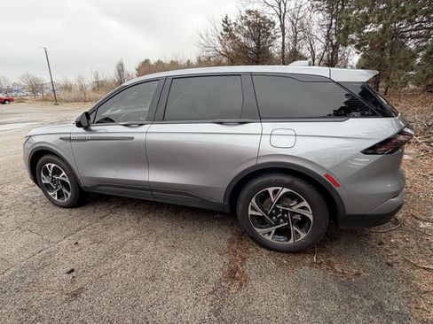 Used 2025 Lincoln Nautilus Premier w/ Equipment Group 102A image 10