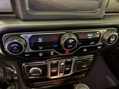 Used 2021 Jeep Gladiator Sport AWD/4WD image 26