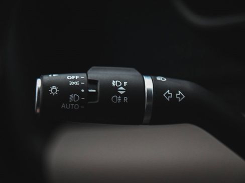 Used 2023 Land Rover Defender 110 X-Dynamic SE image 23