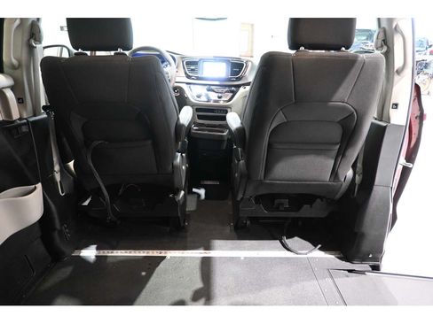 Used 2023 Chrysler Voyager LX FWD image 20