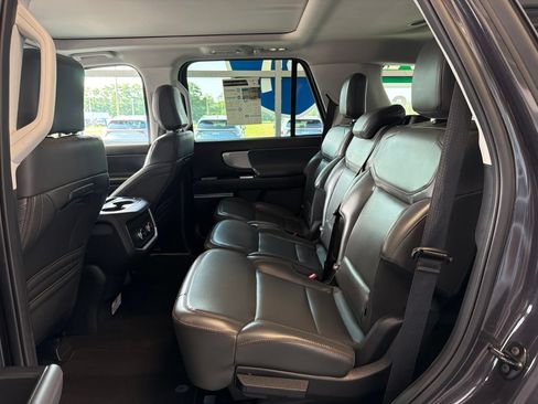 Used 2025 Ford Expedition Active AWD/4WD image 19