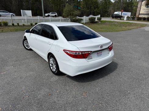Used 2016 Toyota Camry LE image 4
