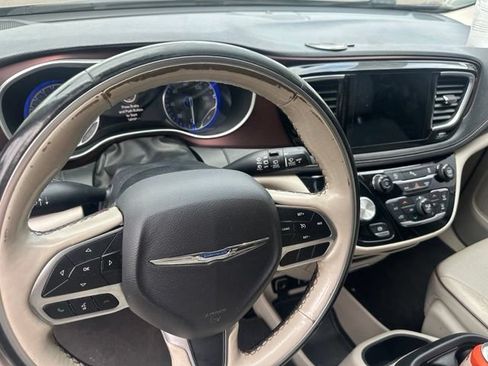 Used 2019 Chrysler Pacifica Limited FWD image 8