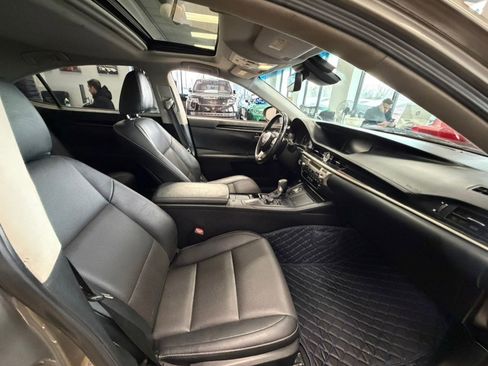 Used 2017 Lexus ES 350 ES 350 FWD w/ Accessory Package 2 image 29