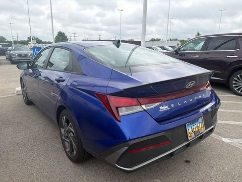 Used 2025 Hyundai Elantra Sport FWD image 3