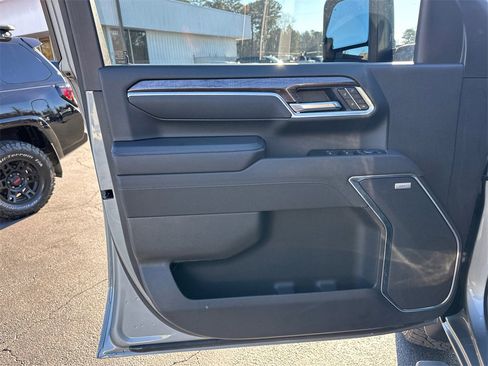 Used 2025 Chevrolet Silverado 2500 LTZ w/ Trail Boss Package image 11