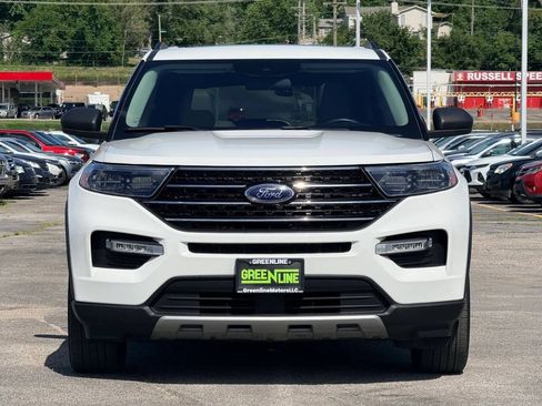 Used 2020 Ford Explorer XLT w/ Equipment Group 202A AWD/4WD image 3