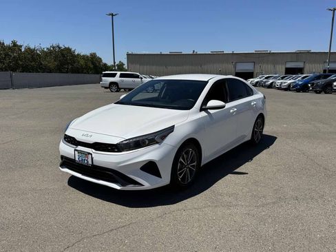 Used 2022 Kia Forte LXS FWD image 5