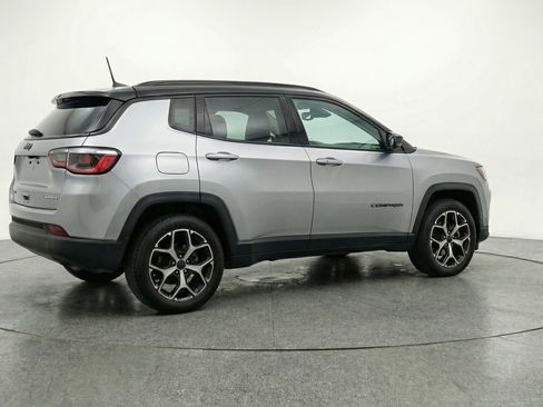 Used 2025 Jeep Compass Limited AWD/4WD image 9