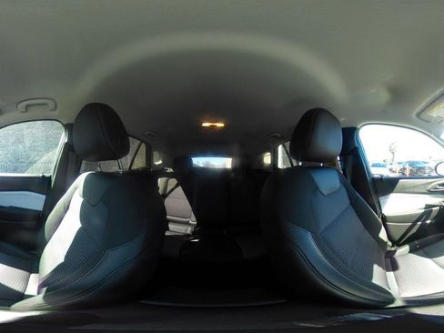 Used 2025 Chevrolet Trax LT image 41