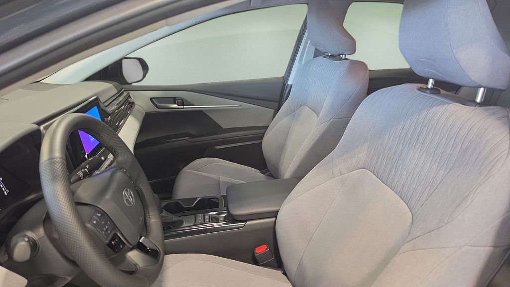 Used 2025 Toyota Camry LE w/ Convenience Package FWD image 15
