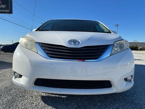 Used 2011 Toyota Sienna XLE image 8