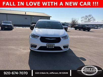 New 2026 Chrysler Pacifica Select