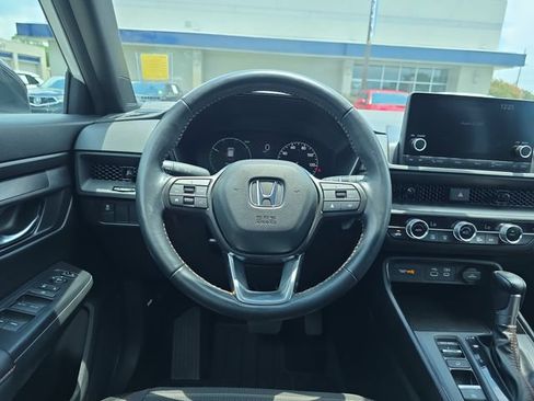 Used 2025 Honda CR-V Sport image 16