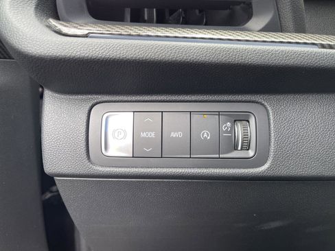 Used 2025 Chevrolet Traverse High Country w/ LPO, Floor Liner Package AWD/4WD image 20