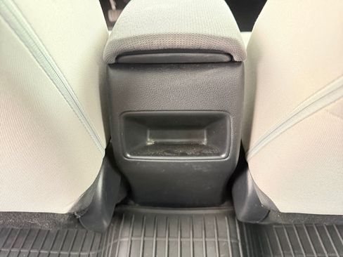 Used 2021 Toyota Corolla LE FWD image 30